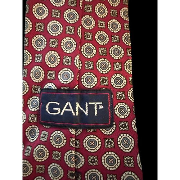 VTG Gant Burgundy Medallion Silk USA‎ Made Neck Tie Necktie 2.5  X 57" - Picture 1 of 3